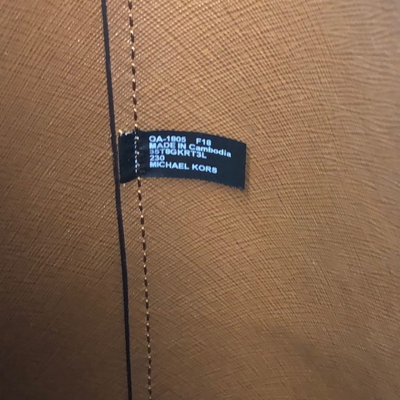 NWT Michael Kors Large Carryall karson luggage - Picture 5 of 8